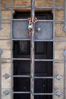 l'antico edificio astratto ospita le finestre foto