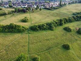 aereo Visualizza di Residenziale vero tenuta con industriale tenuta combinato quartiere di nord di luton città di Inghilterra, grande Gran Bretagna, UK. metraggio era catturato con di droni telecamera su settembre 7°, 2023 foto