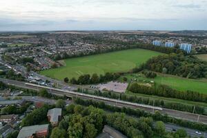 aereo Visualizza di Residenziale vero tenuta le case a est di luton città di Inghilterra, grande Gran Bretagna. metraggio era catturato con di droni telecamera su agosto 19, 2023 durante tramonto volta. foto