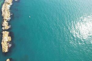 maggior parte bellissimo Visualizza di Britannico paesaggio e mare Visualizza di durdle porta spiaggia di Inghilterra grande Gran Bretagna, UK. Immagine era catturato con di droni telecamera su settembre 9, 2023 foto