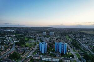 aereo Visualizza di Residenziale vero tenuta le case a est di luton città di Inghilterra, grande Gran Bretagna. metraggio era catturato con di droni telecamera su agosto 19, 2023 durante tramonto volta. foto