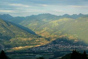 Alpi e valle, Vaud, Svizzera foto