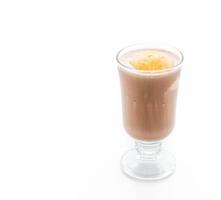 frappe al cioccolato con gelato alla vaniglia sopra foto