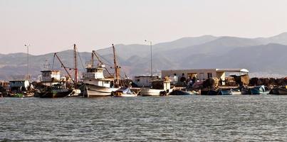 luogo di trasporto molo vicino al mare foto