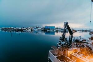 tradizionali cabine e barche di pescatori norvegesi foto