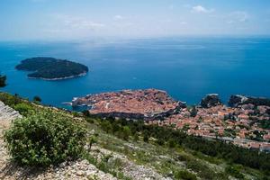 vista dal monte sdr su otok lokrum, isola vicino a dubrovnik croazia foto