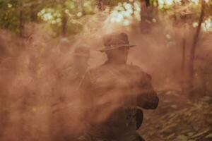 battaglia di il militare nel il guerra. militare truppe nel il Fumo foto