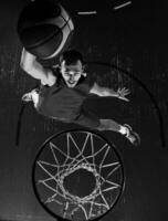 giocatore di basket in azione foto