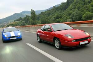 messa a punto macchine saccheggio giù il autostrada foto