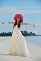 asiatico sposa su spiaggia foto