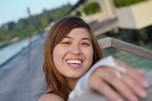 asiatico sposa su spiaggia foto