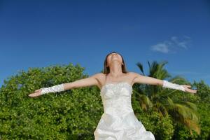 asiatico sposa su spiaggia foto