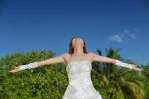 asiatico sposa su spiaggia foto