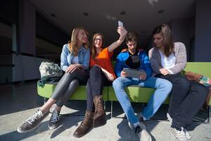 studenti gruppo assunzione autoscatto foto