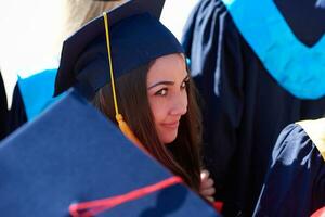 giovane laureati studenti gruppo foto