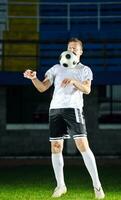 calcio giocatore nel azione foto