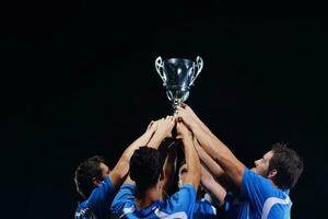 calciatori che celebrano la vittoria foto