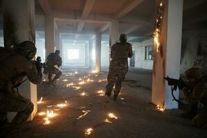 militare truppe nel azione urbano ambiente foto