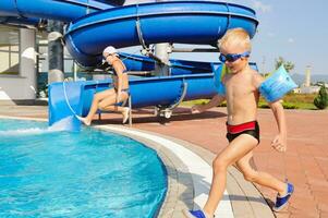 nuoto piscina divertimento foto