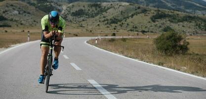 bici da corsa per atleta di triathlon foto