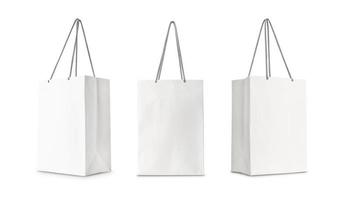 carta bianca shopping bag vista laterale isolato su sfondo bianco foto
