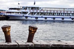 luogo di trasporto molo vicino al mare foto