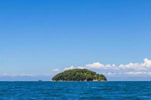 panorama delle isole tropicali ilha grande angra dos reis brasile. foto