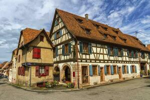 tradizionale timbered case nel Dambach-la-ville, alsazia, Francia foto