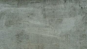 sfondo e strutturato sopra Visualizza di cemento parete leggero grigio colore. cemento superficie con vecchio gesso galleggia. Là siamo bene aria bolle galleggiante nel gruppi.vecchio pavimento con nero muffa sporadico. foto