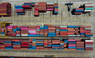 affari logistici, spedizioni import export, container vista aerea foto