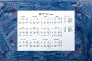 2020 calendario su di moda classico blu colorato fondale foto