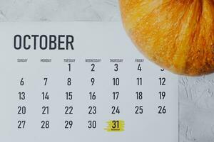 ottobre calendario. Halloween evidenziato e zucca a partire dal sopra foto