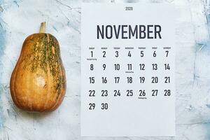 novembre 2020 mensile calendario su legna foto