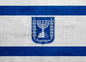 bandiera e cappotto di braccia di Israele su un' strutturato sfondo. concetto collage. foto