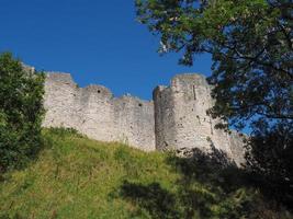 rovine del castello di chepstow a chepstow foto