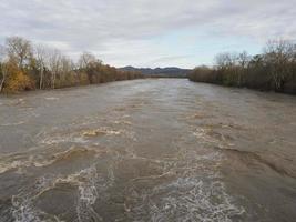 grande piena del fiume foto