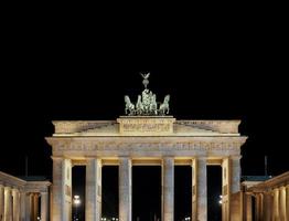 Brandenburger Tor Porta di Brandeburgo di notte a Berlino foto