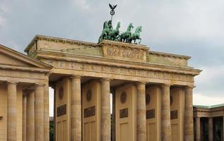 brandenburger tor porta di brandeburgo a berlino foto