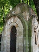 piccolo vecchio Chiesa vestibolo foto