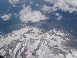 veduta aerea del ghiacciaio delle alpi foto