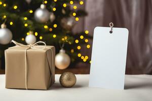 disposizione di un' bianca carta cartolina con un' regalo scatola vicino il Natale albero con un' ghirlanda. ai generato foto