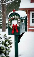 foto di Natale coperto di neve cassetta postale con un' ghirlanda su superiore e tintinnio campane. ai generato