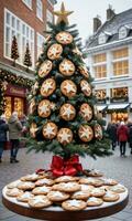 foto di Natale pino albero ornato con tritare torte orpello e a forma di stella biscotti nel un' festivo cittadina quadrato. ai generato