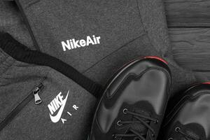 Kharkov, Ucraina - dicembre 20, 2020 nike marca Abiti e scarpe sport indossare kit. nike è americano multinazionale società impegnato nel produzione e In tutto il mondo marketing di Abiti e calzature foto