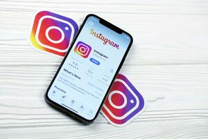 Kharkov, Ucraina - marzo 5, 2021 instagram icona e applicazione a partire dal App memorizzare su i phone 12 professionista Schermo schermo su bianca tavolo foto