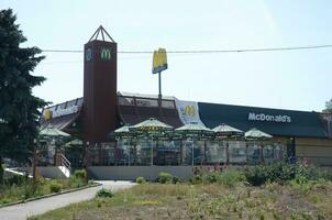 McDonald's ristorante nel poltavskij shlyakh 58 nel Kharkov, Ucraina foto