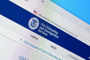 homepage di usci sito web su il Schermo di pc, url - uscis.gov. foto