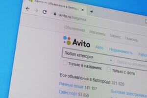 homepage di avito sito web su il Schermo di pc, url - avito.ru. foto