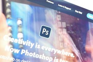 ragnatela pagina di adobe Photoshop Prodotto su ufficiale sito web su il Schermo di pc foto