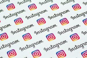 instagram modello stampato su carta con piccolo instagram loghi e iscrizioni. instagram è americano foto e condivisione video sociale networking servizio Di proprietà di Facebook